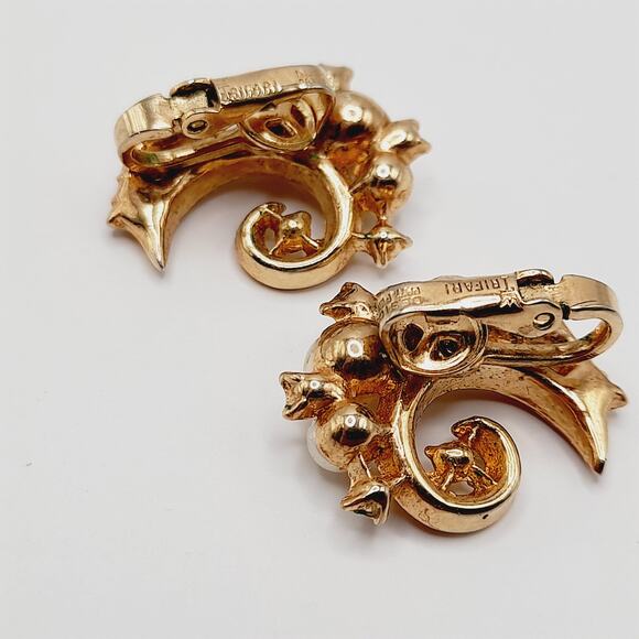 Vintage Crown Trifari Clip Earrings, Faux Pearls & Clear Rhinestones, Gold Tone - Picture 8 of 13